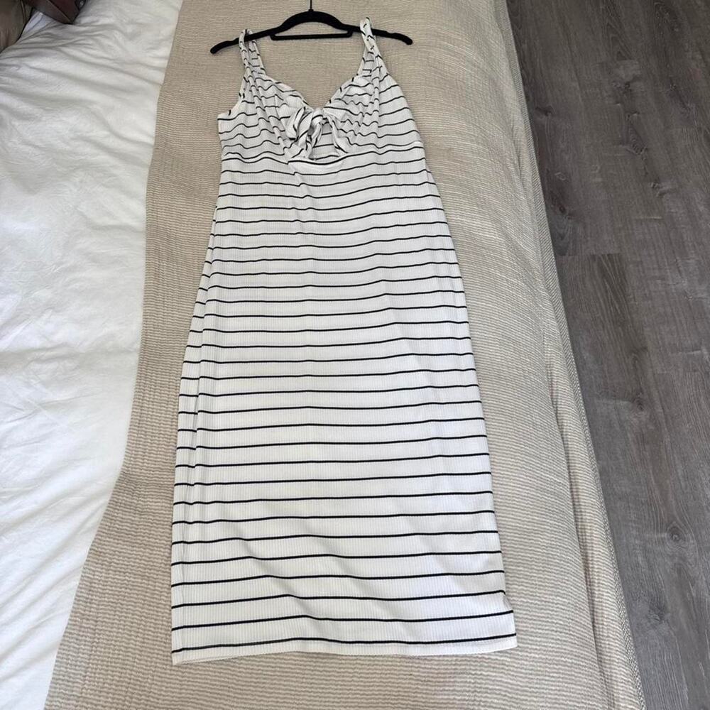 Express white and black horizontal